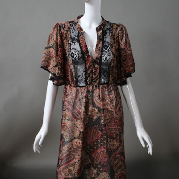 Flirty Paisley Dress - Picture 4 of 7